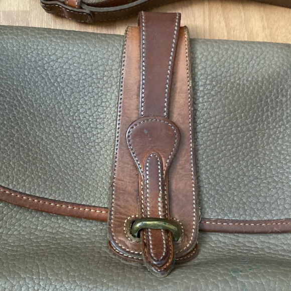 Vintage Dooney Bourke Distressed Pebble Leather Crossbody Bag Taupe British Tan - Picture 2 of 11